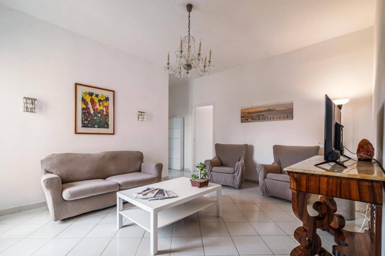 Апартаменты Comfy Flat Steps Away From Siena Station! Экстерьер фото