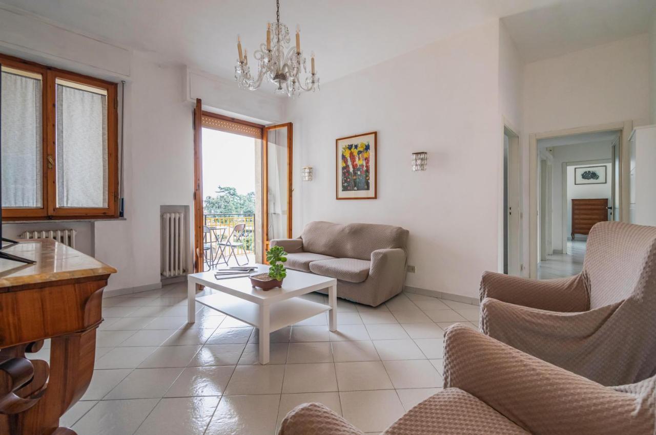 Апартаменты Comfy Flat Steps Away From Siena Station! Экстерьер фото