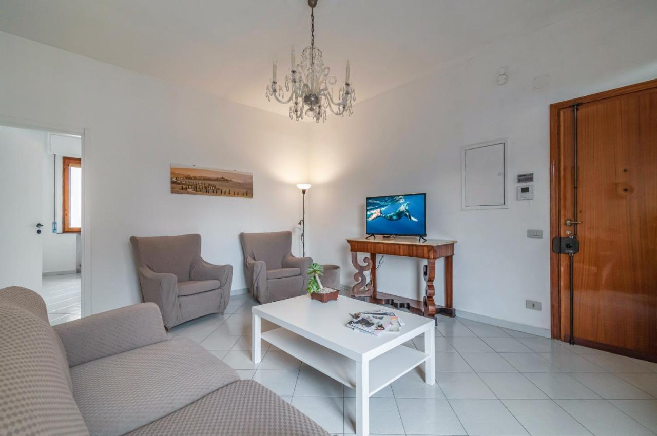 Апартаменты Comfy Flat Steps Away From Siena Station! Экстерьер фото
