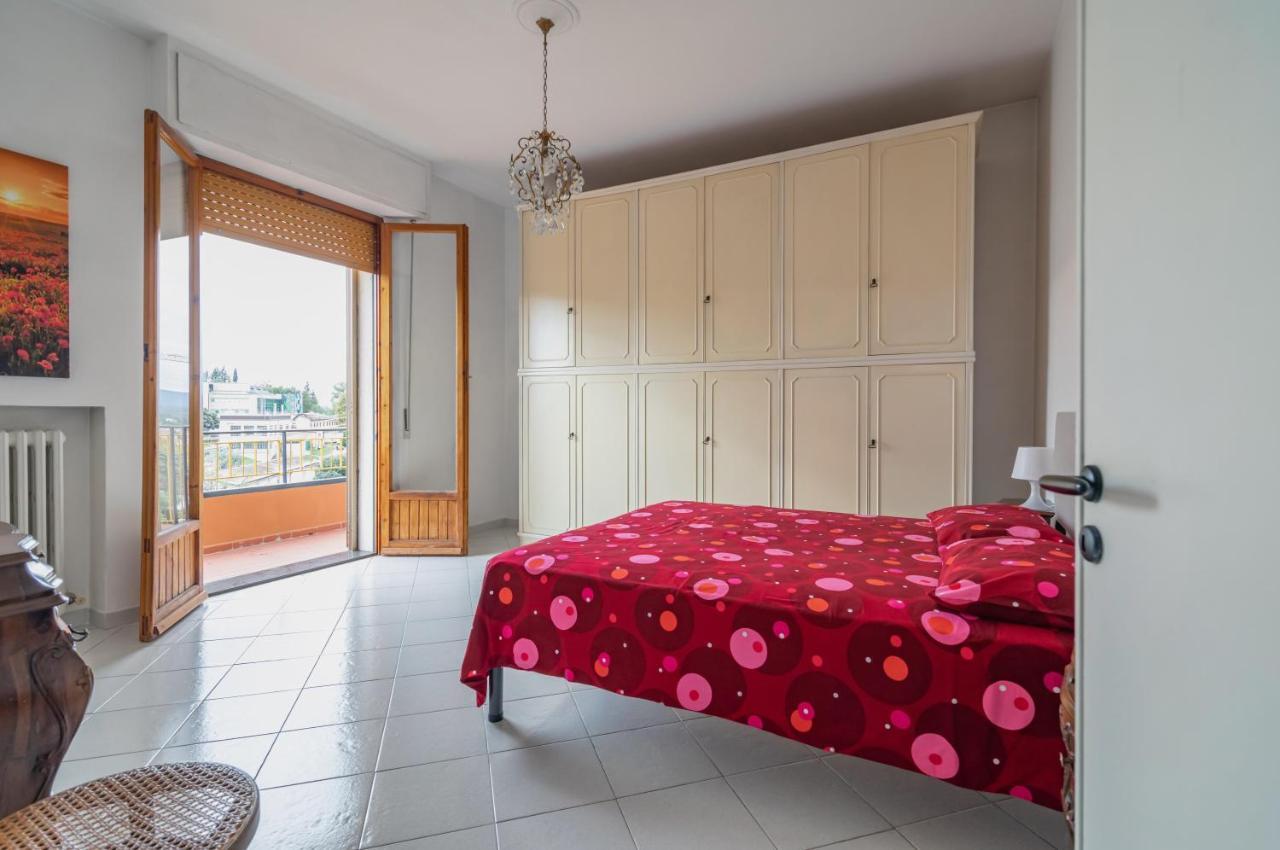 Апартаменты Comfy Flat Steps Away From Siena Station! Экстерьер фото