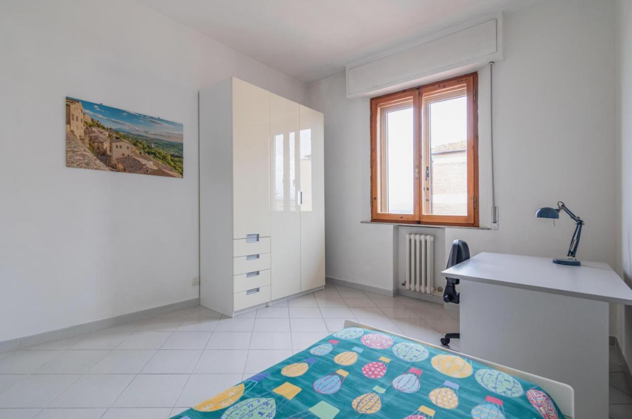Апартаменты Comfy Flat Steps Away From Siena Station! Экстерьер фото