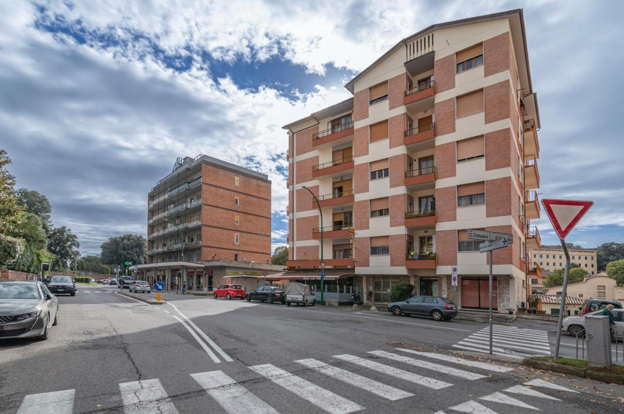 Апартаменты Comfy Flat Steps Away From Siena Station! Экстерьер фото