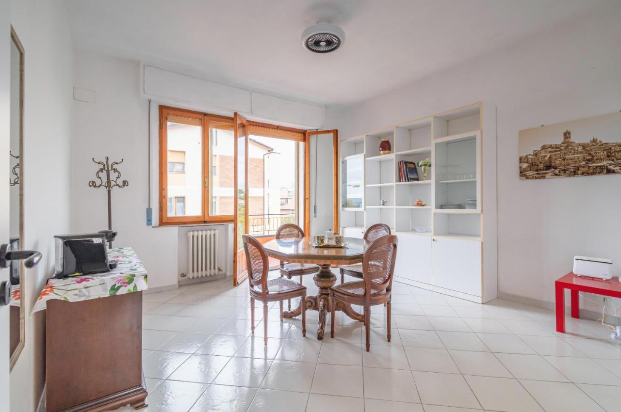 Апартаменты Comfy Flat Steps Away From Siena Station! Экстерьер фото
