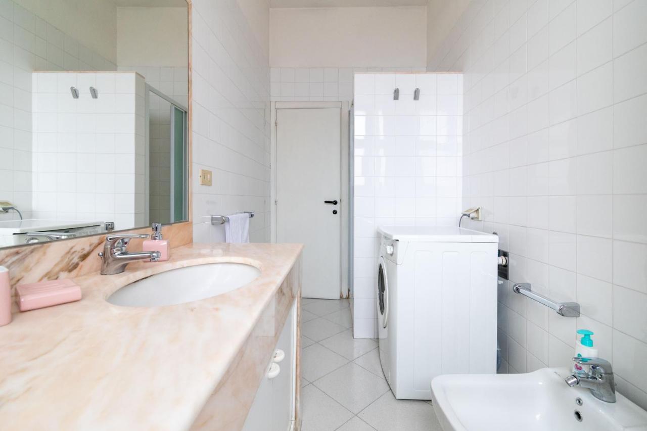 Апартаменты Comfy Flat Steps Away From Siena Station! Экстерьер фото