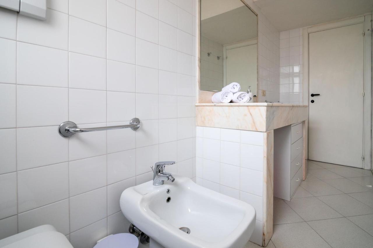 Апартаменты Comfy Flat Steps Away From Siena Station! Экстерьер фото